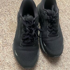 Brooks Sneakers